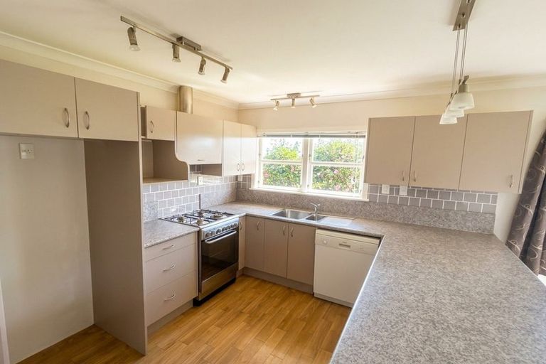 Photo of property in 36 Karaka Crescent, Levin, 5510