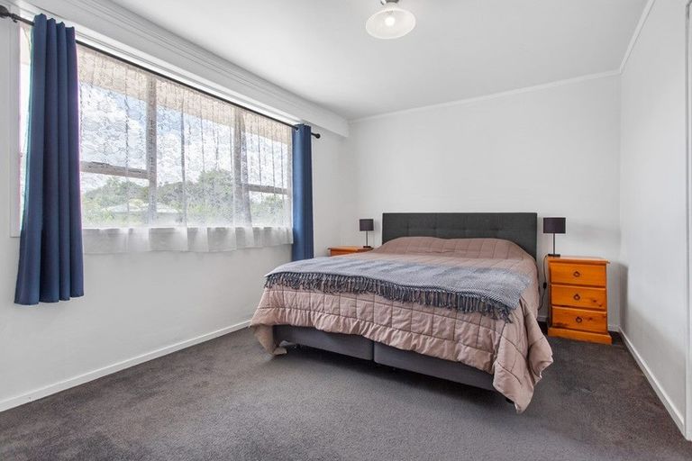 Photo of property in 1/15 Poinsettia Place, Henderson, Auckland, 0610
