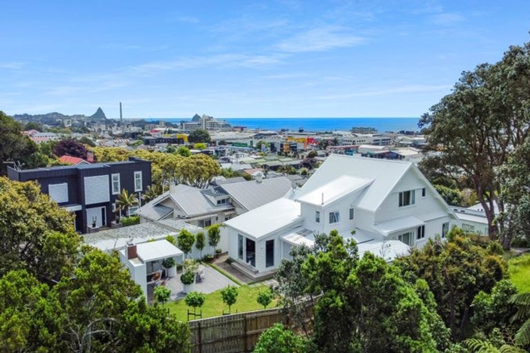 Photo of property in 132 Pendarves Street, New Plymouth, 4312