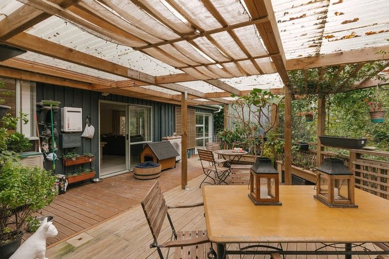 Photo of property in 8a Williams Terrace, Fitzherbert, Palmerston North, 4410