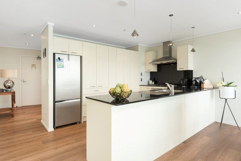 Photo of property in 15/72e Devonport Road, Tauranga, 3110