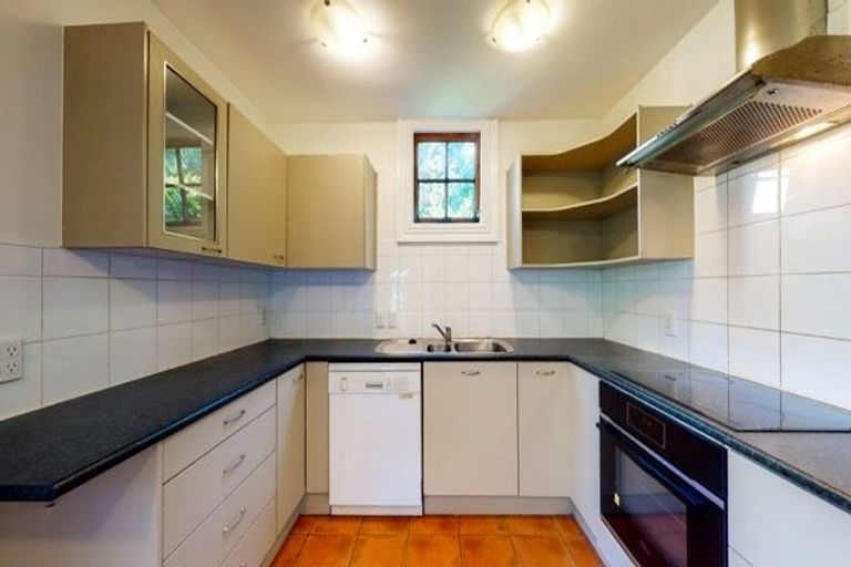 Photo of property in 56 Kelburn Parade, Kelburn, Wellington, 6012