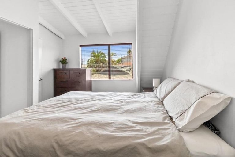 Photo of property in 16b Bay Street, Red Beach, 0932