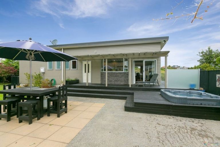 Photo of property in 5a Oawai Place, Marfell, New Plymouth, 4310