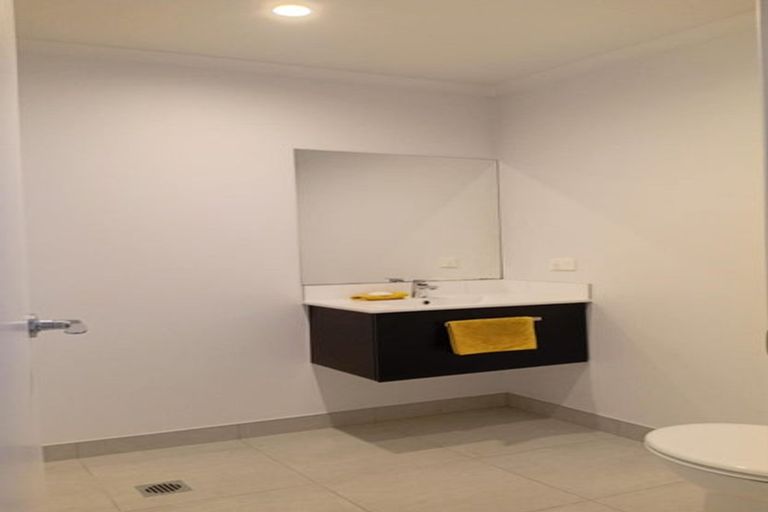 Photo of property in 18 Frank Gill Road, Hobsonville, Auckland, 0616