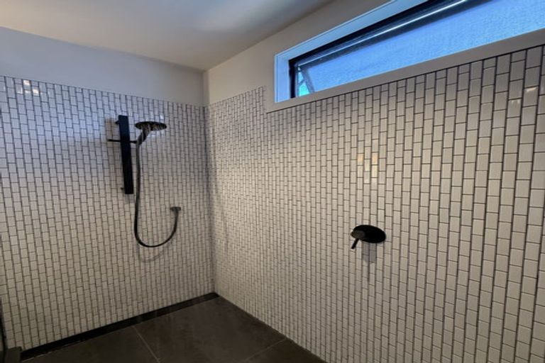 Photo of property in 31 Oakpark Place, West Harbour, Auckland, 0618