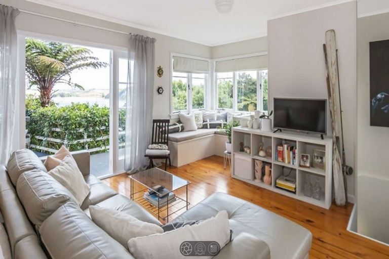 Photo of property in 207 Wade River Road, Wade Heads, Whangaparaoa, 0932