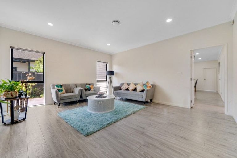 Photo of property in 6 Kakabeak Way, Takanini, 2110