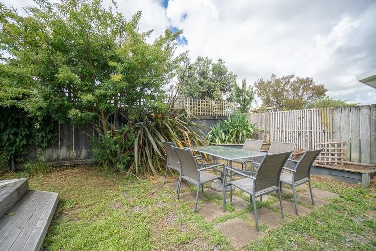 Photo of property in 25 Tiller Close, Kelvin Grove, Palmerston North, 4414