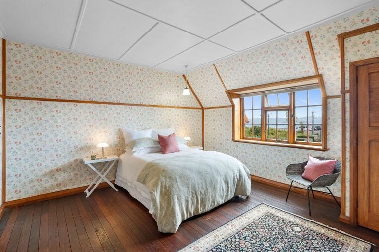 Photo of property in 10 Maire Street, Eastbourne, Lower Hutt, 5013