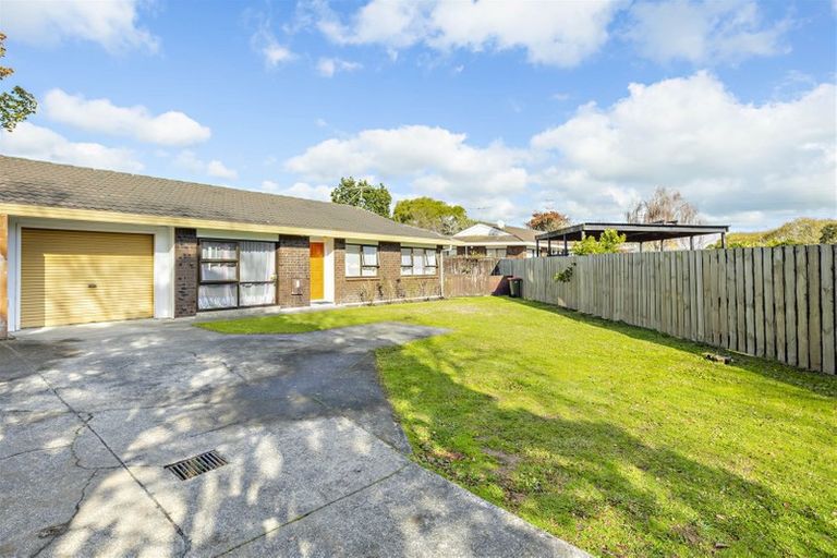 Photo of property in 2/9 Sharivari Place, Conifer Grove, Takanini, 2112