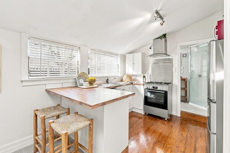 Photo of property in 147a Holly Road, St Albans, Christchurch, 8014