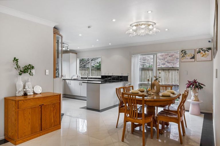 Photo of property in 18 Tollana Road, Te Atatu Peninsula, Auckland, 0610