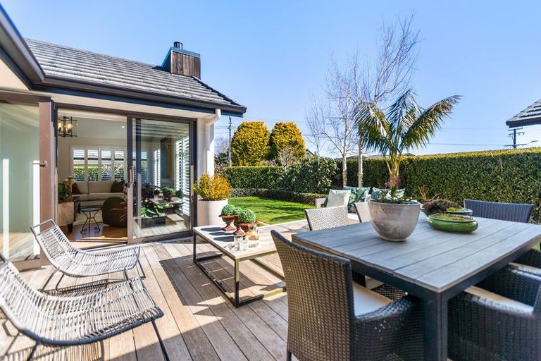 Photo of property in 1 Tupare Place, Highlands Park, New Plymouth, 4312