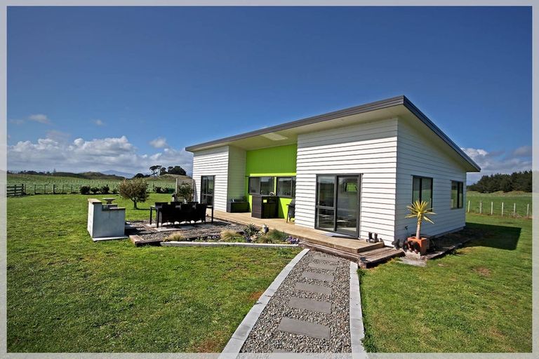 Photo of property in 128 Cummerfield Road, Foxton, 4891