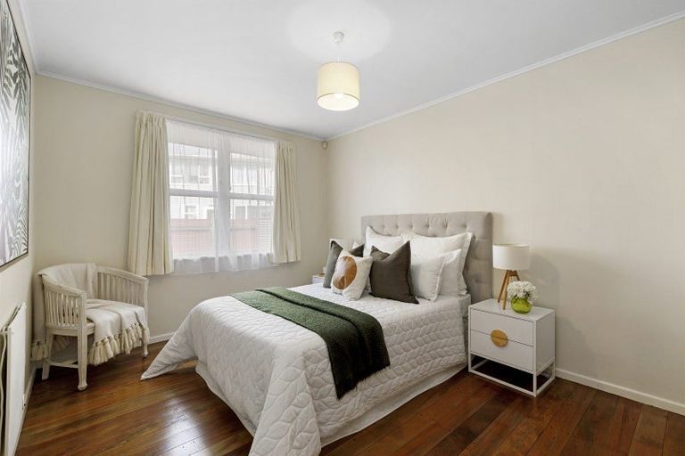 Photo of property in 1a Saulbrey Grove, Woburn, Lower Hutt, 5010