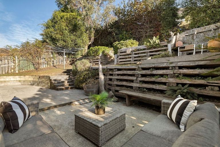 Photo of property in 44 Wynyard Crescent, Fernhill, Queenstown, 9300