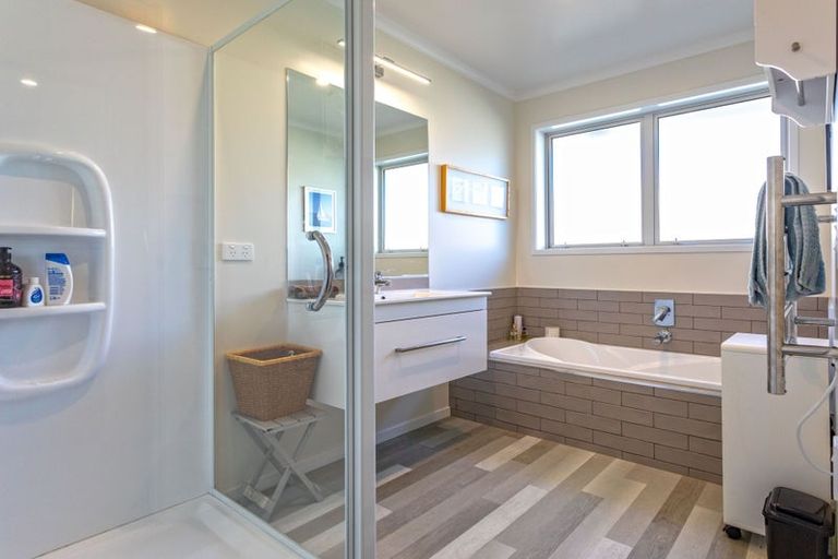 Photo of property in 80 Golden Shore Place, Coromandel, 3506