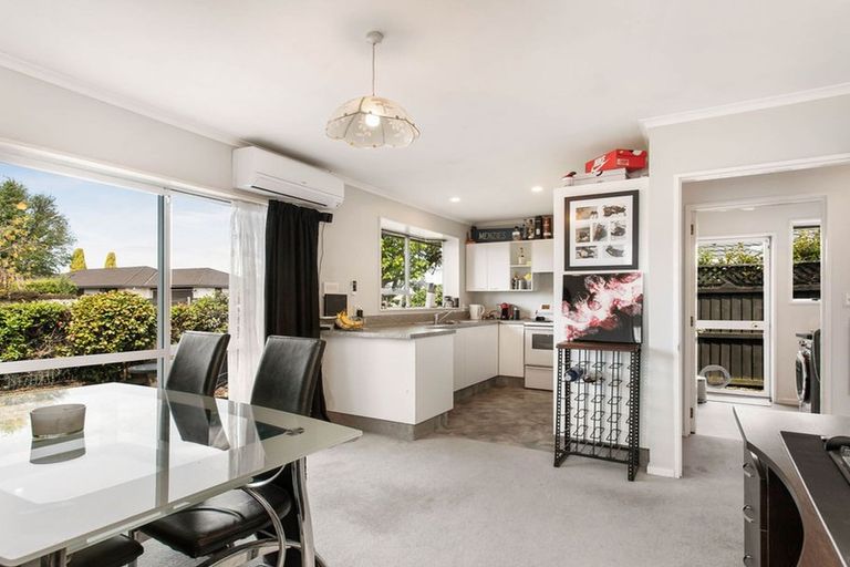 Photo of property in 35 Lowry Avenue, Redwood, Christchurch, 8051