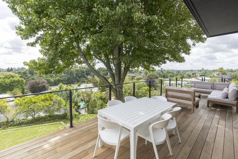 Photo of property in 94 Beerescourt Road, Beerescourt, Hamilton, 3200