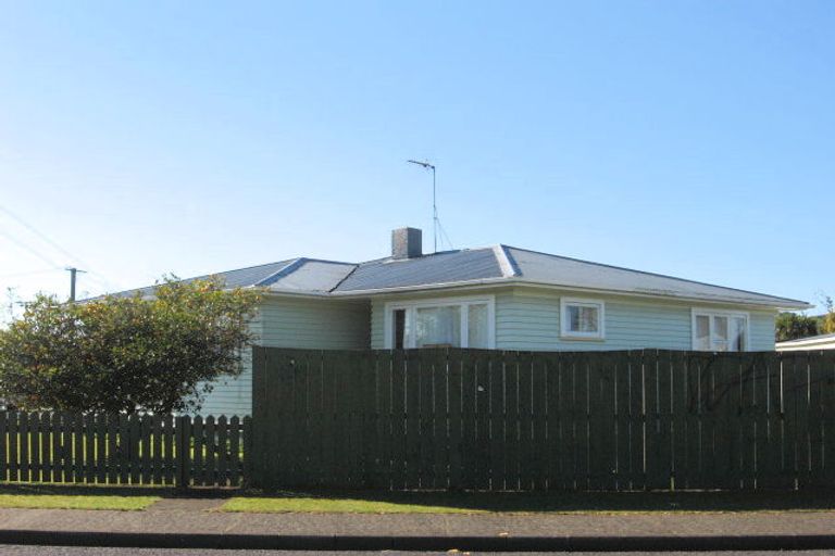 Photo of property in 1 Kerry Place, Papakura, 2110