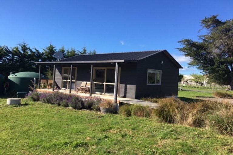 Photo of property in 1 Campbell Drive, Martinborough, 5711