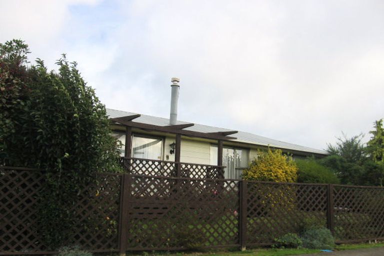 Photo of property in 12 Chatsworth Place, Highbury, Palmerston North, 4412