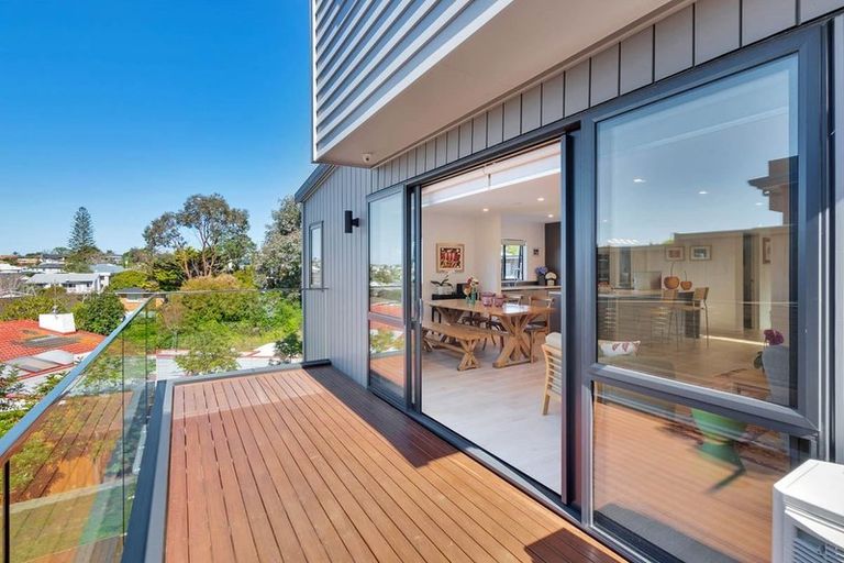 Photo of property in 73d East Coast Road, Castor Bay, Auckland, 0620