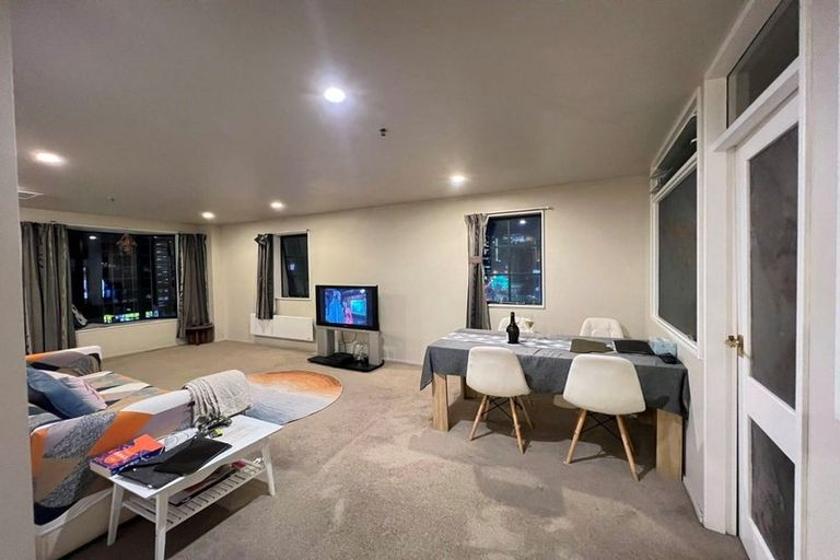 Photo of property in Courtenay Apartments, 504/120 Courtenay Place, Te Aro, Wellington, 6011