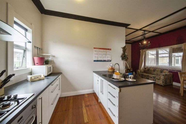 Photo of property in 8 Collins Street, Hawera, 4610