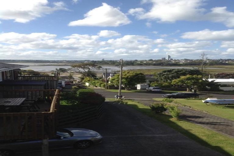 Photo of property in 2/70 Beresford Street, Bayswater, Auckland, 0622