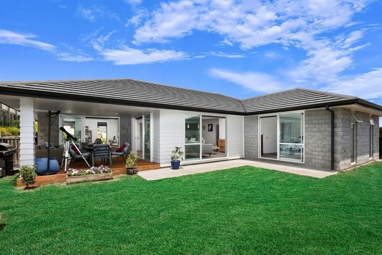 Photo of property in 22 Ballintoy Park Drive, Welcome Bay, Tauranga, 3175