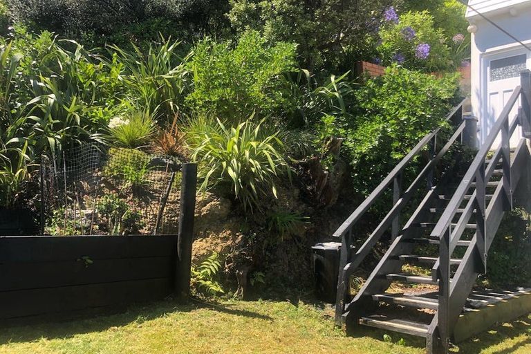 Photo of property in 70 Melbourne Road, Island Bay, Wellington, 6023