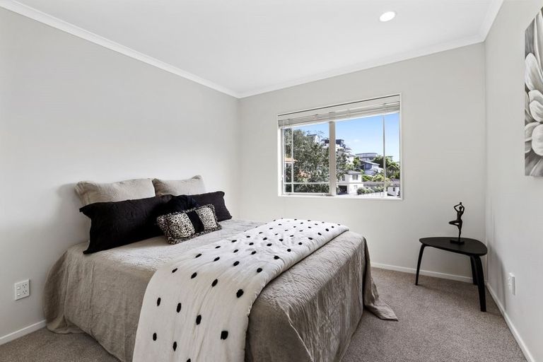 Photo of property in 1 Landvale Court, Browns Bay, Auckland, 0630