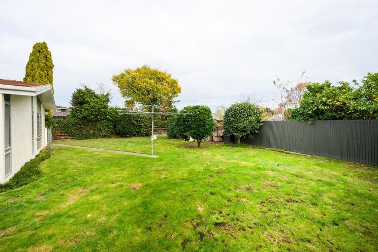 Photo of property in 24 Wikiriwhi Crescent, Awapuni, Palmerston North, 4412