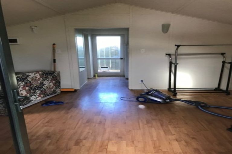 Photo of property in 1/22 Highland Park Drive, Highland Park, Auckland, 2010