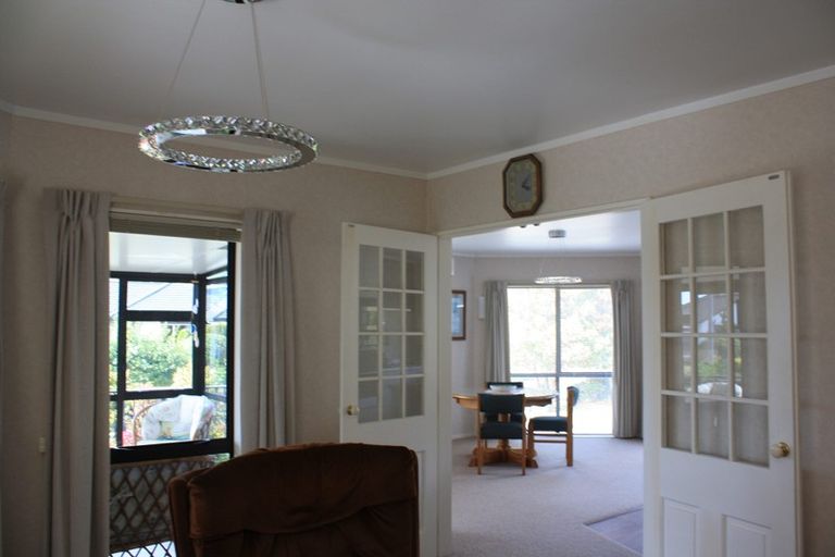 Photo of property in 4 Cranbrook Grove, Waikanae, 5036