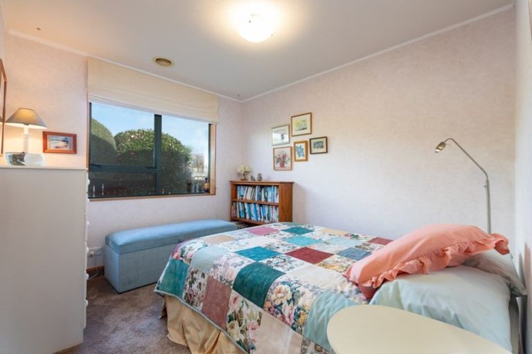 Photo of property in 16 Runanga Grove, Waikanae, 5036