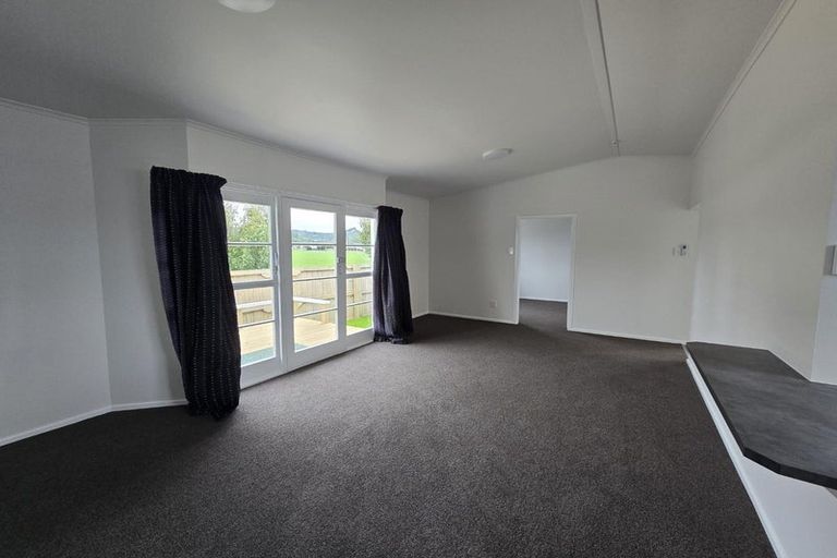 Photo of property in 1/42 Stanley Road, Glenfield, Auckland, 0629