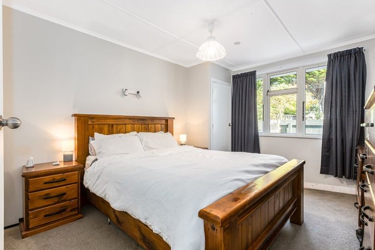 Photo of property in 90 Main Road, Titahi Bay, Porirua, 5022