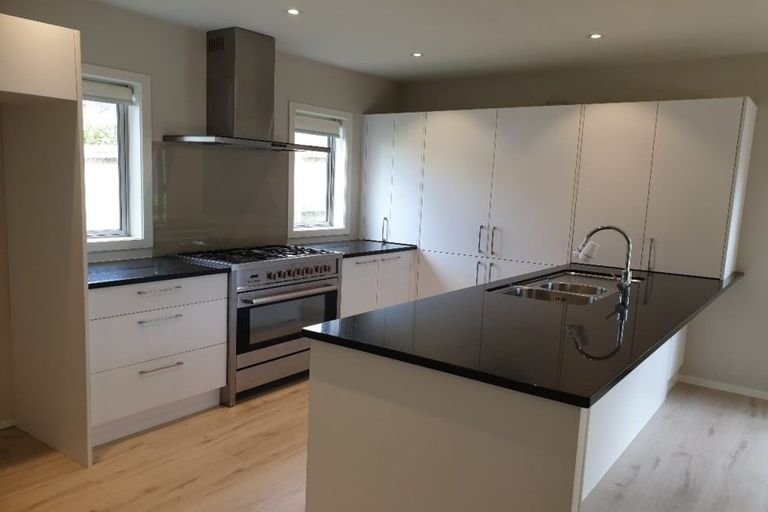 Photo of property in 34a Divich Avenue, Te Atatu South, Auckland, 0610