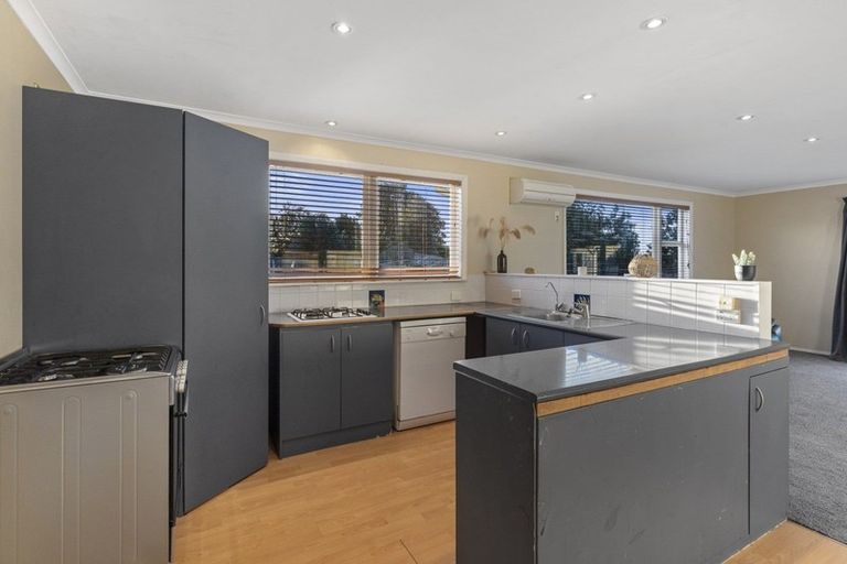 Photo of property in 27 Eatwell Avenue, Paraparaumu Beach, Paraparaumu, 5032