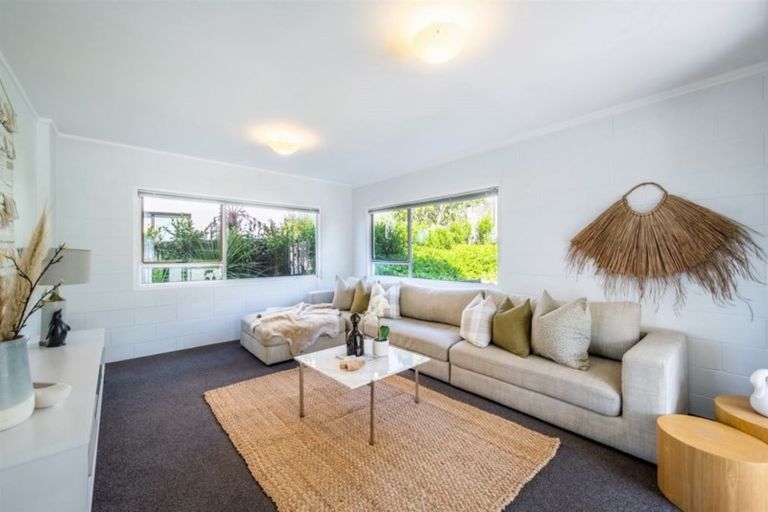 Photo of property in 2/50 Seaview Road, Castor Bay, Auckland, 0620