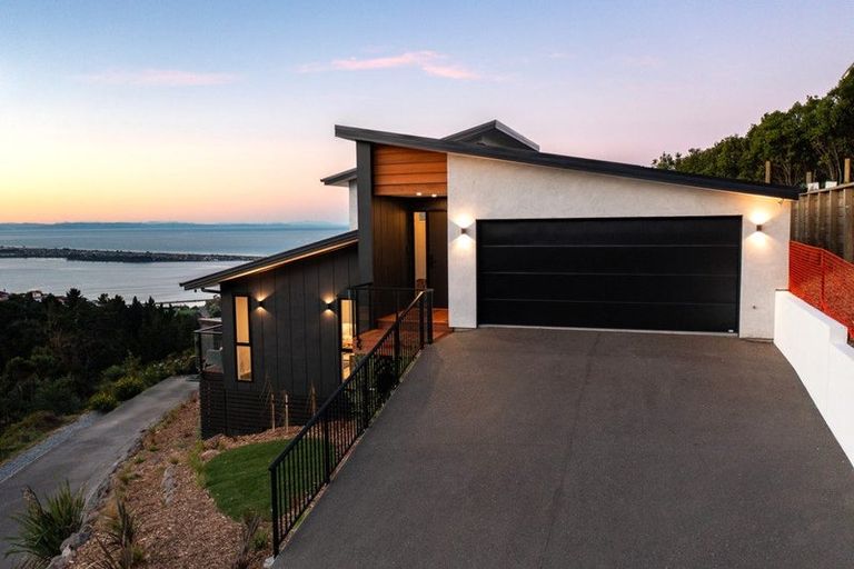 Photo of property in 307a Mount Pleasant Road, Mount Pleasant, Christchurch, 8081