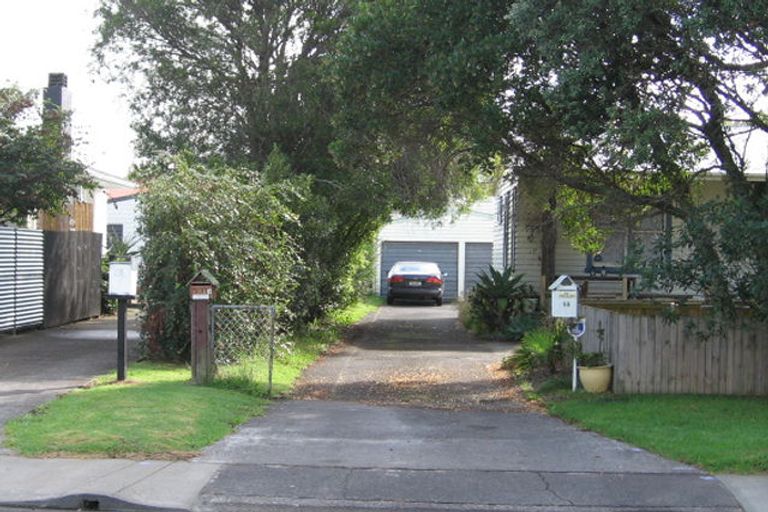 Photo of property in 18 Totara Road, Te Atatu Peninsula, Auckland, 0610