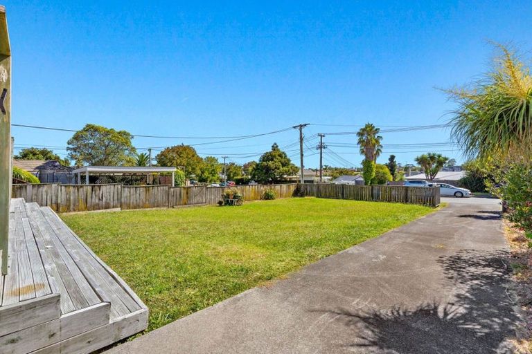 Photo of property in 4 Duncan Avenue, Te Atatu South, Auckland, 0610