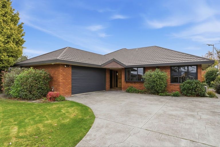 Photo of property in 12 Hatfield Place, Avonhead, Christchurch, 8042