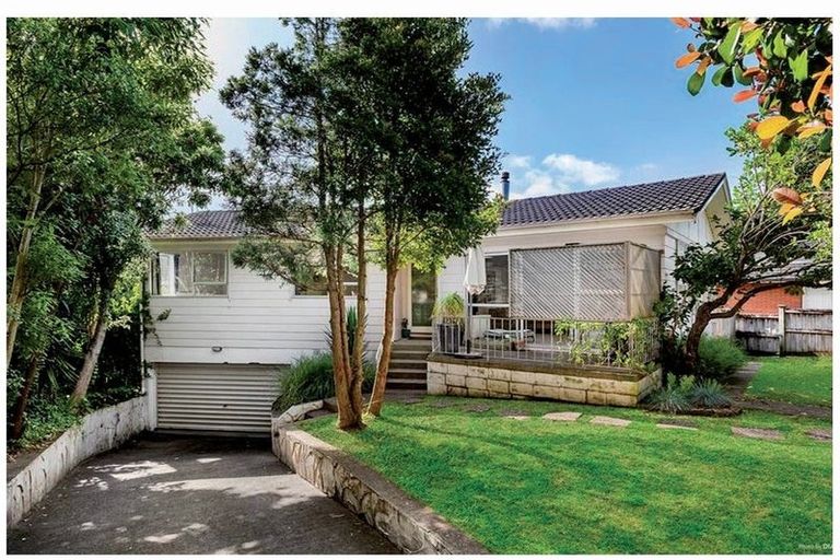 Photo of property in 30 Mirrabooka Avenue, Botany Downs, Auckland, 2010