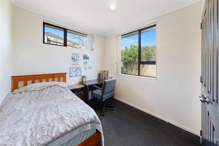 Photo of property in 12 Kathleen Reece Place, Waiuku, 2123