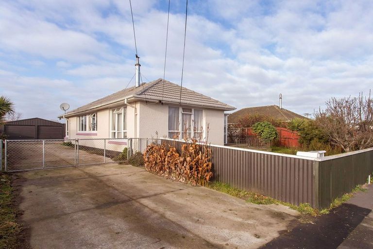 Photo of property in 16 Basingstoke Street, Aranui, Christchurch, 8061